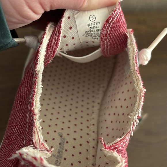 NWT Women’s Tommy Bahama Casual Slip on Scrunch back Memory Foam Sneakers Red 8 - Picture 5 of 8